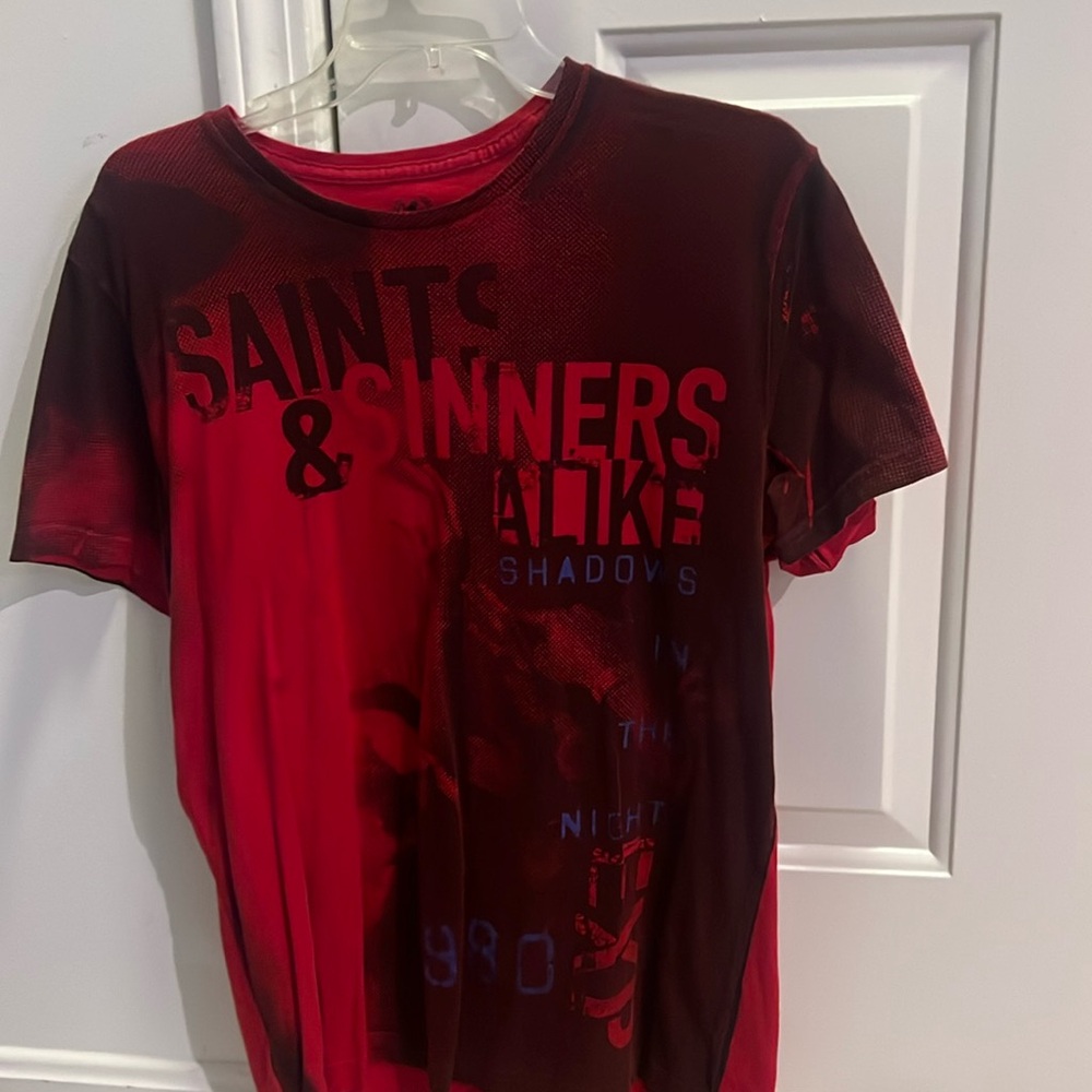 Looks brand new may have been worn once. Men’s graphic shirt from express.